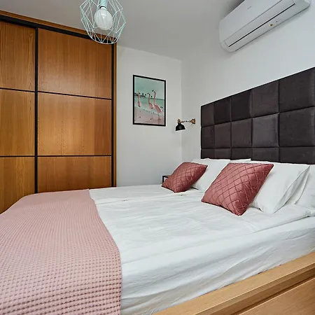 Flamingo Apartment
